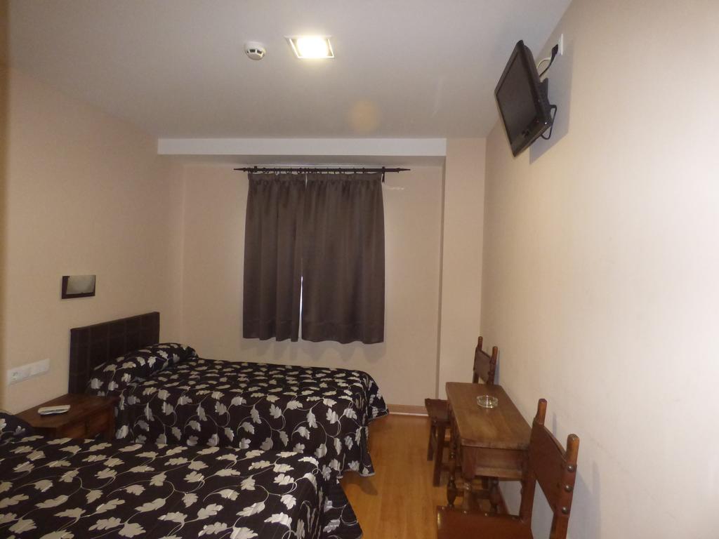 Hostal La Perdiz Sonseca Buitenkant foto